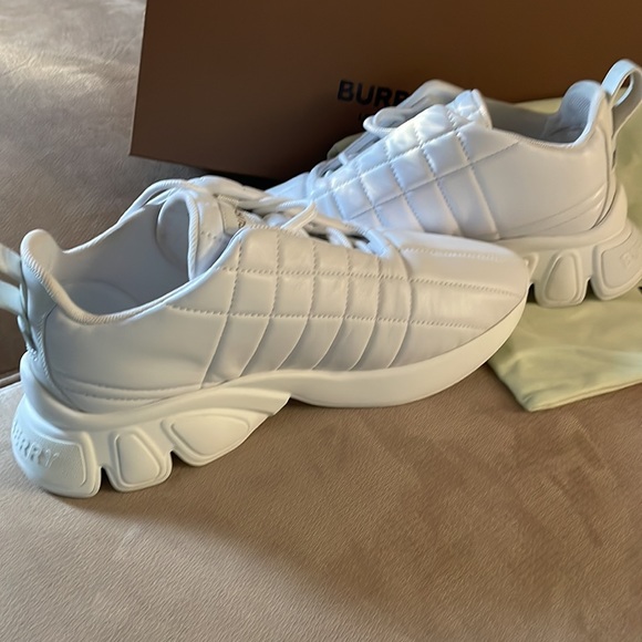 Authentic Burberry Low top Trainer on Rubber Sole Sneaker - Picture 6 of 13